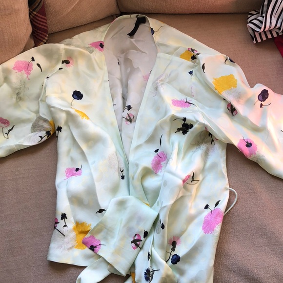 Amazing blouse - Picture 1 of 6